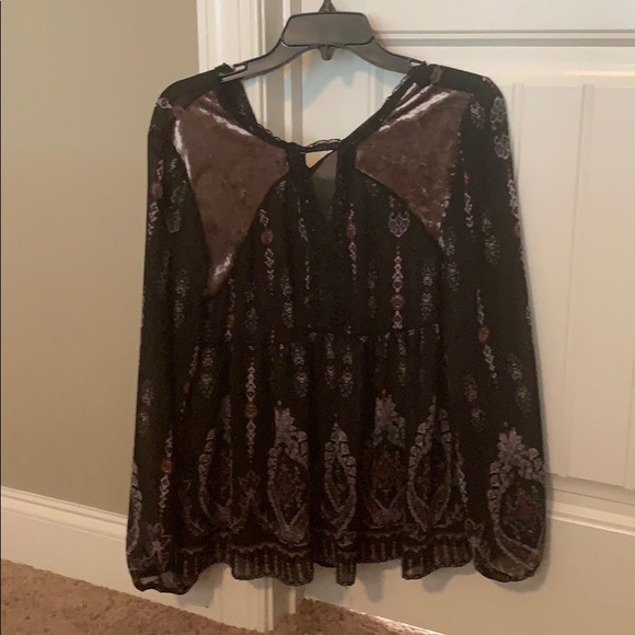 Blouses - Picture 1 of 4